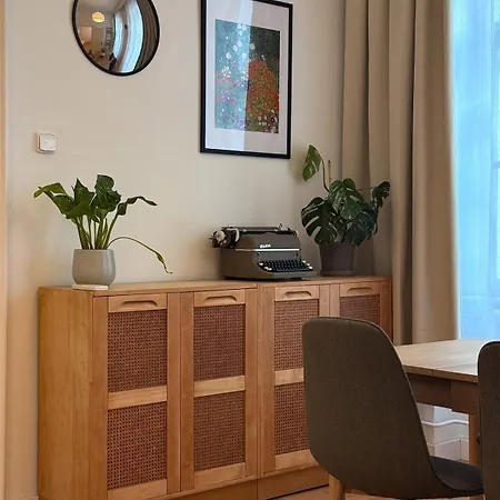 Apartmán Classy Old Town Home, Wifi, Smart Projector, Ac