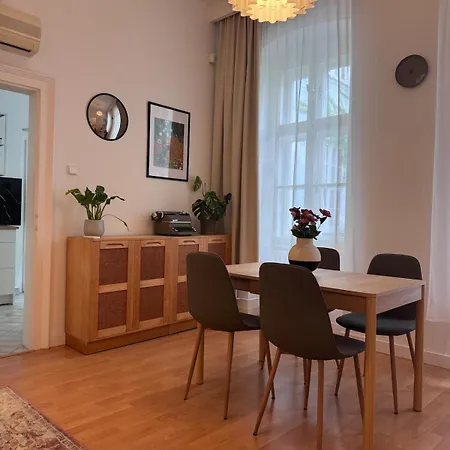 Classy Old Town Home, Wifi, Smart Projector, Ac Apartmán Bratislava